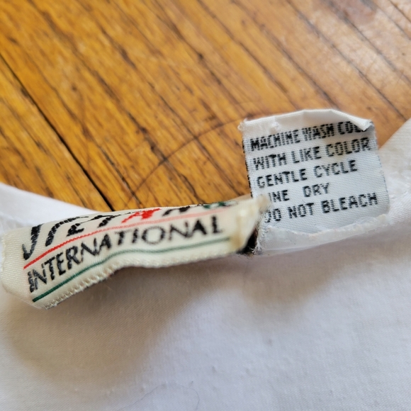 Vintage Cute and Comfy Bodysuit Size Medium ๐ค - Picture 7 of 11